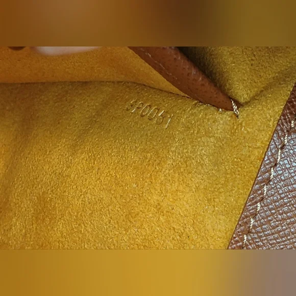 Louis Vuitton Musette Tango PM Shoulder Bag - Classic Monogram - Picture 15 of 17